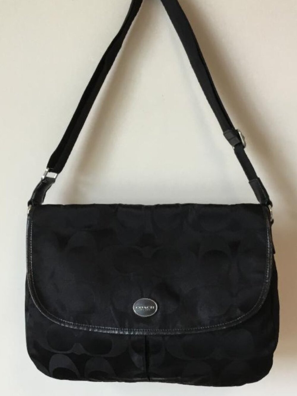 Coach Signature Crossbody Black Nylon Messenger Bag w/Magnetic Flap Over Pockets